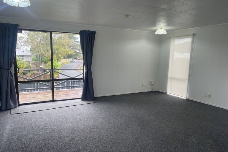 Photo of property in 17 Glen Close, Glen Eden, Auckland, 0602