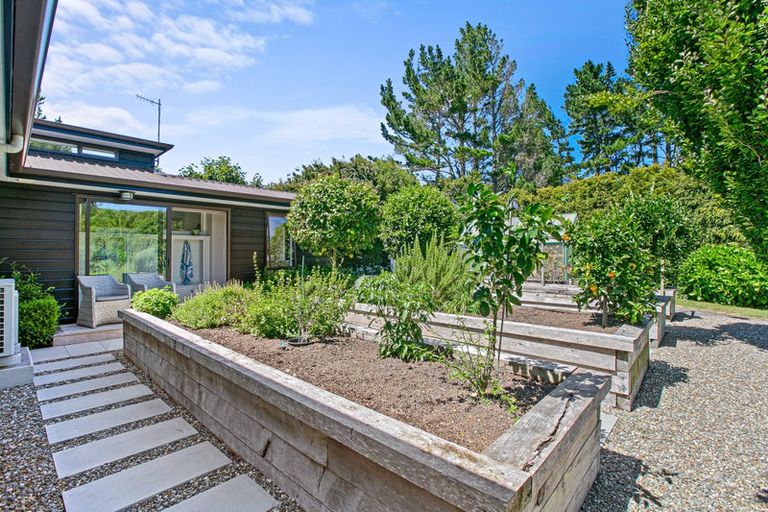 Photo of property in 36 Manutahi Road, Hillsborough, New Plymouth, 4372