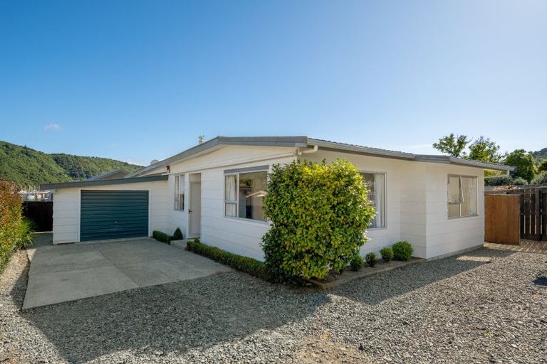 Photo of property in 321 Waikawa Road, Waikawa, Picton, 7220