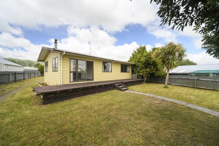 Photo of property in 32 Rata Street, Tokomaru, Palmerston North, 4474