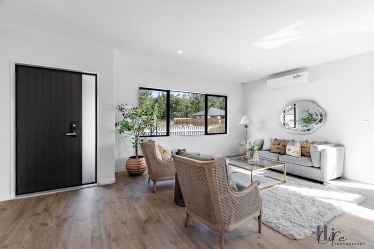 Photo of property in 9 Konoba Avenue, Kumeu, 0810