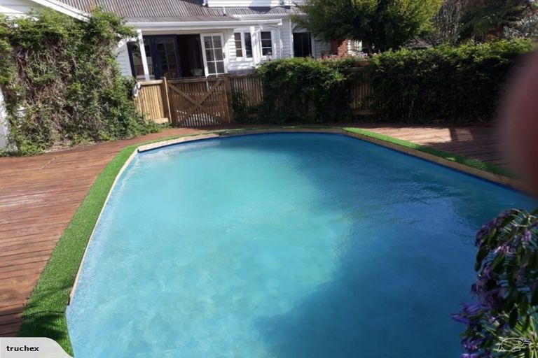 Photo of property in 6 Montgomery Terrace, Hokowhitu, Palmerston North, 4410