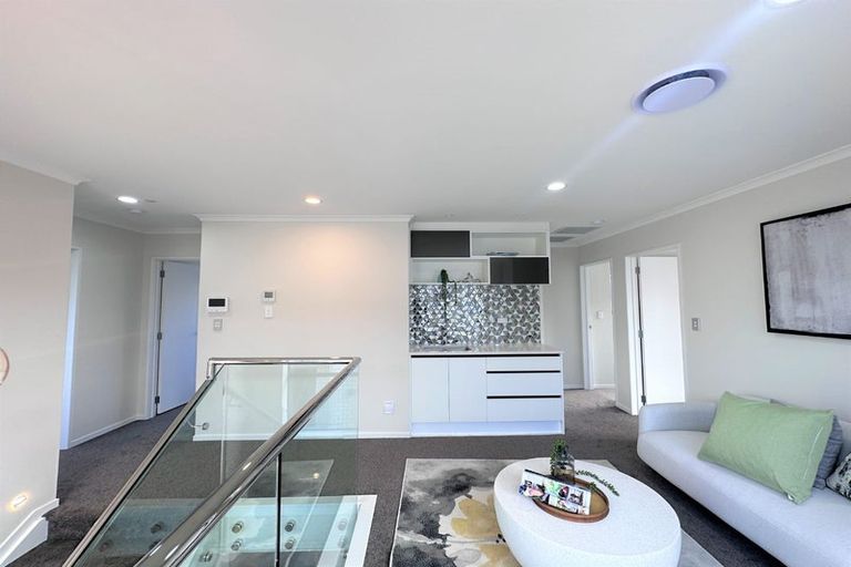 Photo of property in 12c Borrowdace Avenue, Botany Downs, Auckland, 2010