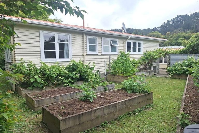 Photo of property in 5 Birch Grove, Pinehaven, Upper Hutt, 5019