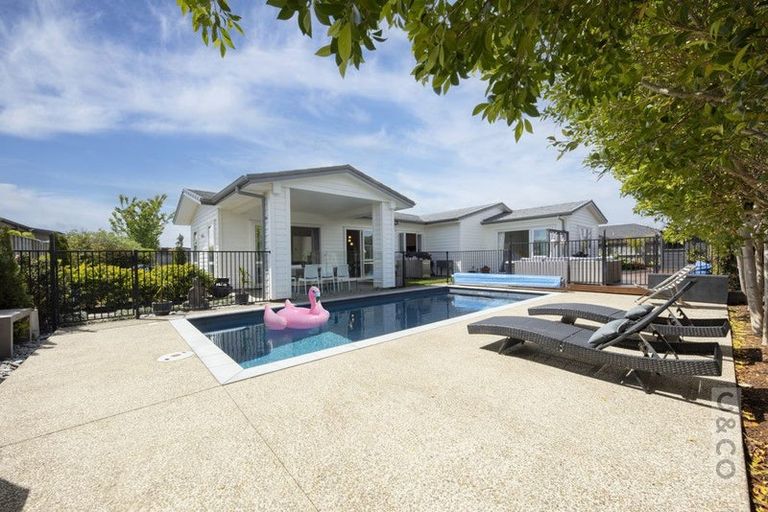 Photo of property in 14 Floyd Road, Riverhead, 0820