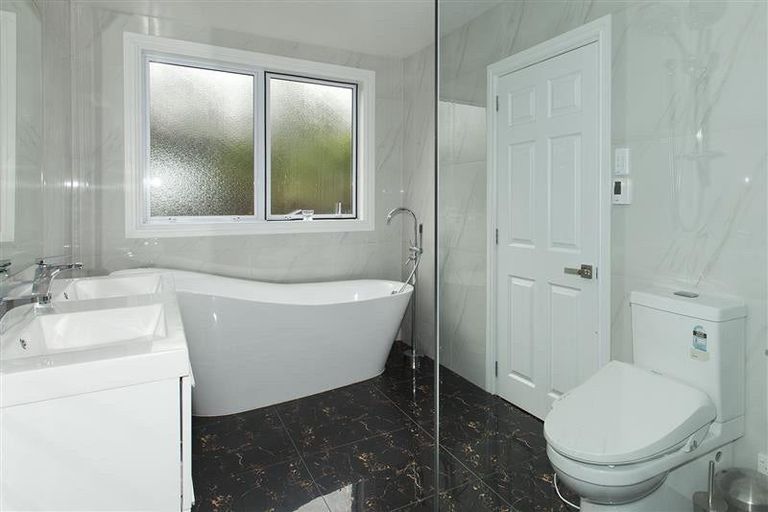 Photo of property in 220 Gills Road, Albany Heights, Auckland, 0632