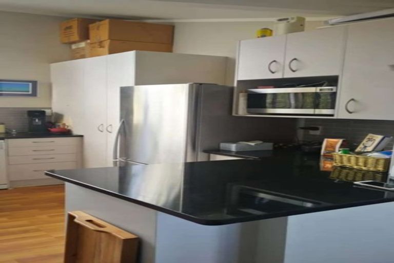 Photo of property in 131 West Harbour Drive, West Harbour, Auckland, 0618