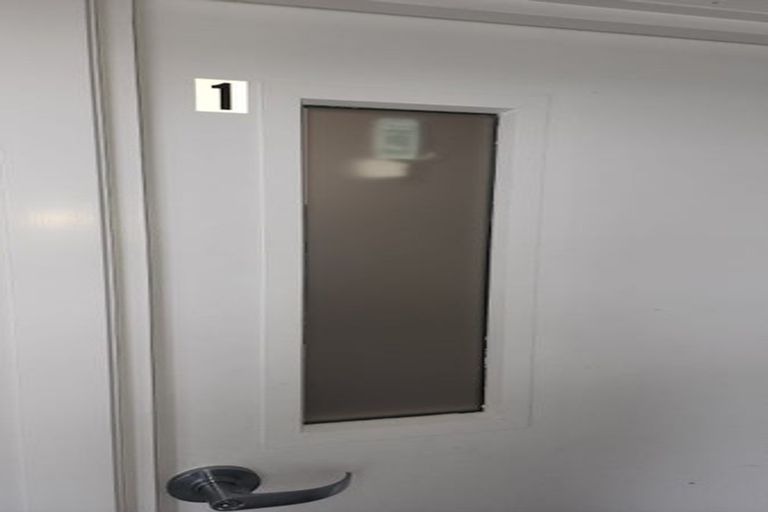 Photo of property in 1/2a Gibbons Street, Upper Hutt, 5018