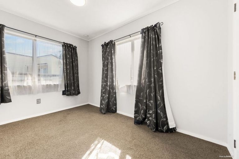 Photo of property in 7 Styca Place, Sunnyvale, Auckland, 0612