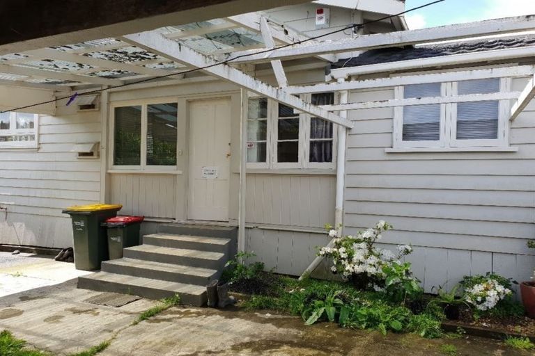 Photo of property in 359 Henderson Valley Road, Henderson Valley, Auckland, 0612