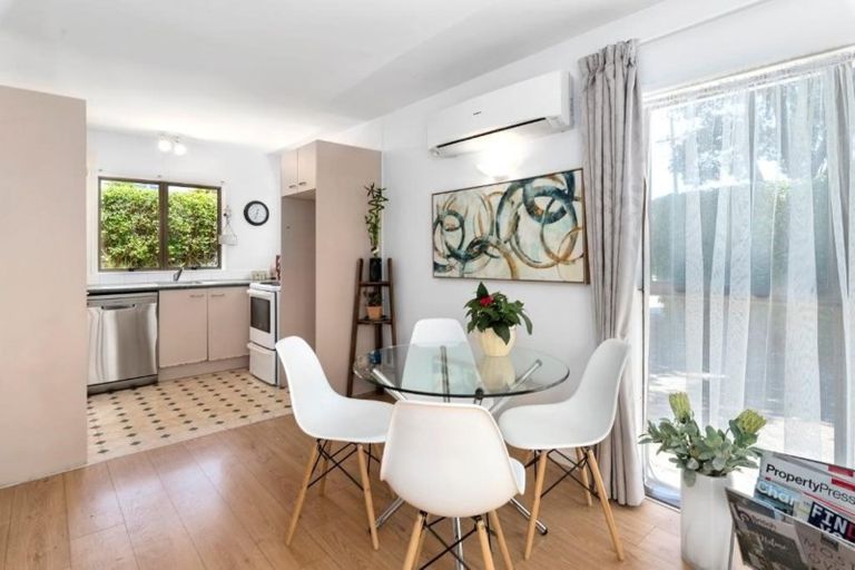 Photo of property in 1/2 Tristram Avenue, Forrest Hill, Auckland, 0620