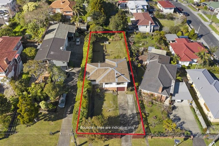 Photo of property in 24 School Road, Te Atatu South, Auckland, 0610