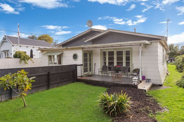 Photo of property in 43 Station Road, Marton, 4710