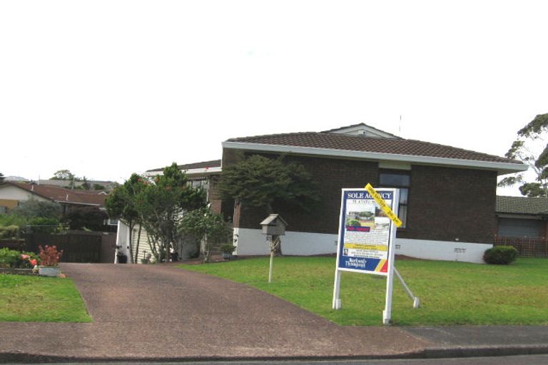 Photo of property in 2/6 Annette Avenue, Te Atatu South, Auckland, 0610