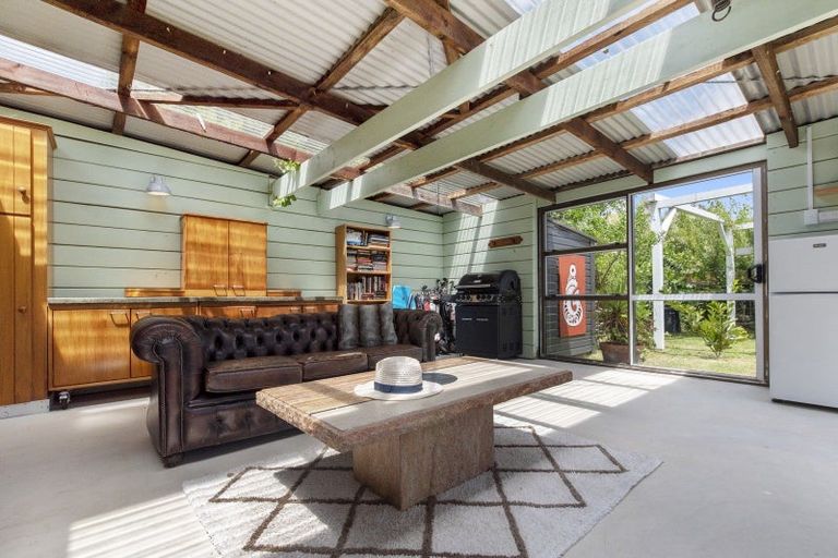 Photo of property in 16 Mahoe Street, Otaki Beach, Otaki, 5512