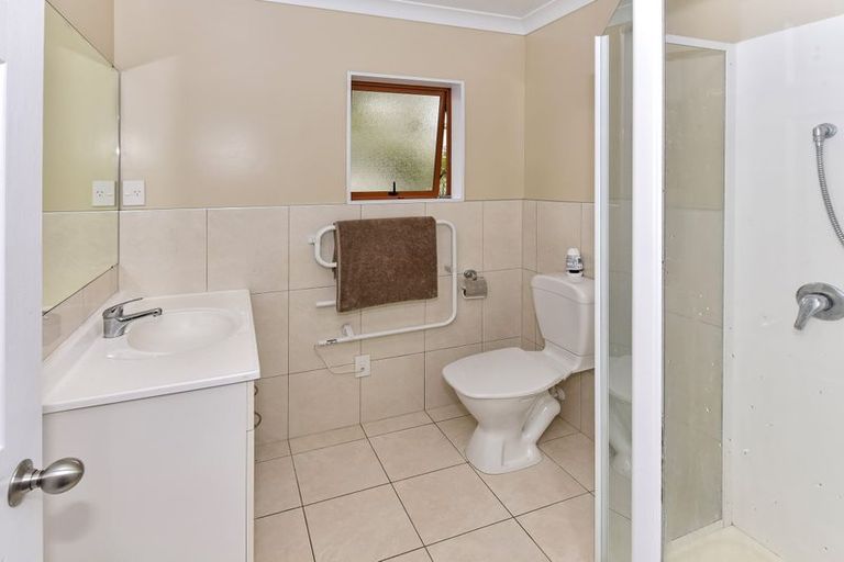 Photo of property in 63c Redoubt Road, Goodwood Heights, Auckland, 2105