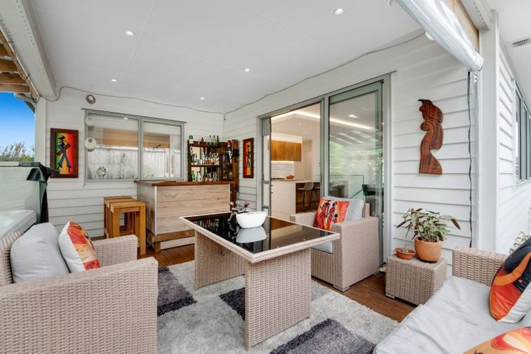 Photo of property in 140 Arran Point Parade, Orewa, 0931