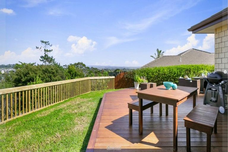 Photo of property in 70 Kittiwake Drive, Schnapper Rock, Auckland, 0632