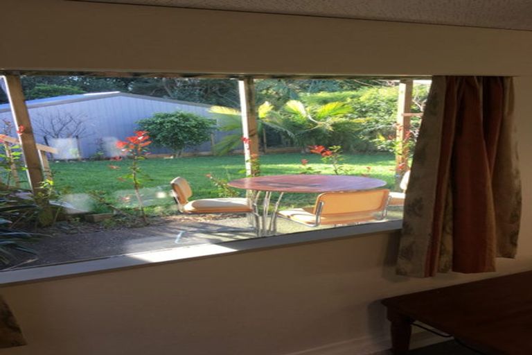 Photo of property in 28 Pupuke Road, Hillcrest, Auckland, 0627