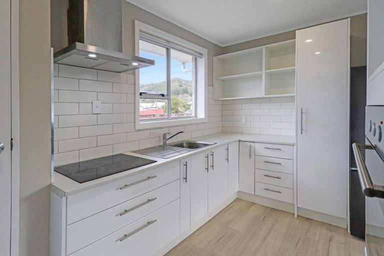 Photo of property in 256a Wellington Road, Wainuiomata, Lower Hutt, 5014