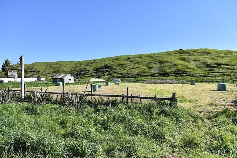 Photo of property in 180 Te Horo Beach Road, Te Horo, Otaki, 5581