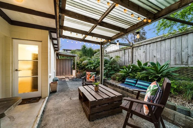 Photo of property in 1/50 Watea Road, Torbay, Auckland, 0630