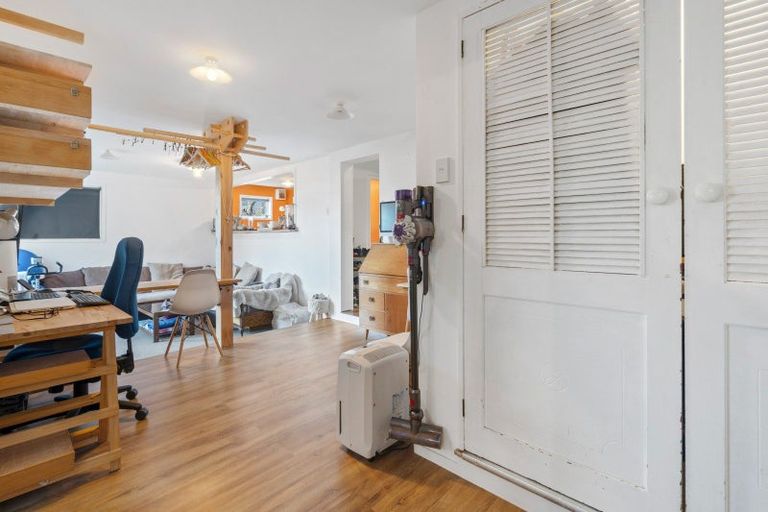 Photo of property in 61 Harbour View Road, Northland, Wellington, 6012