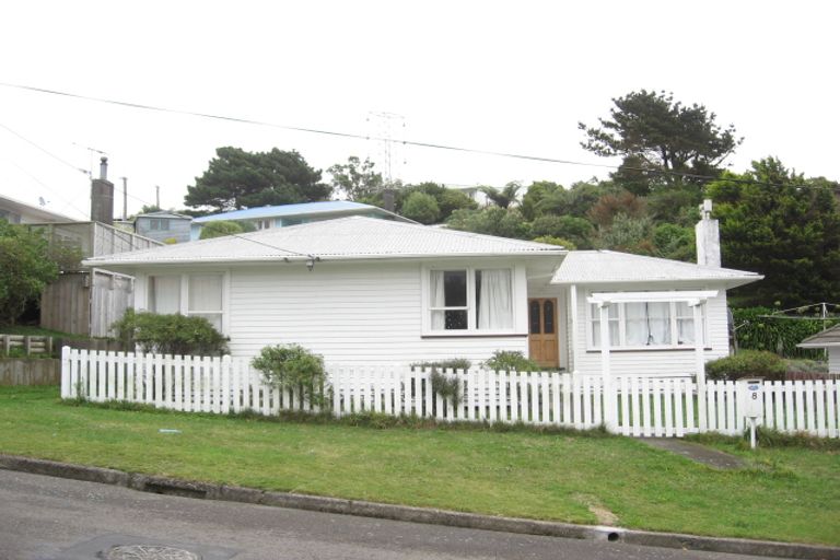 Photo of property in 8 Barclay Street, Newlands, Wellington, 6037