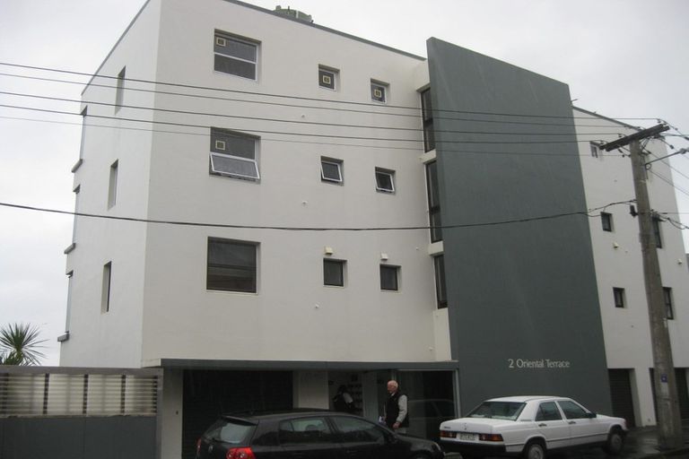 Photo of property in 2 Oriental Terrace, Mount Victoria, Wellington, 6011