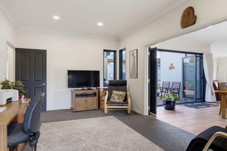 Photo of property in 15 Edward Payton Grove, Pukehangi, Rotorua, 3015