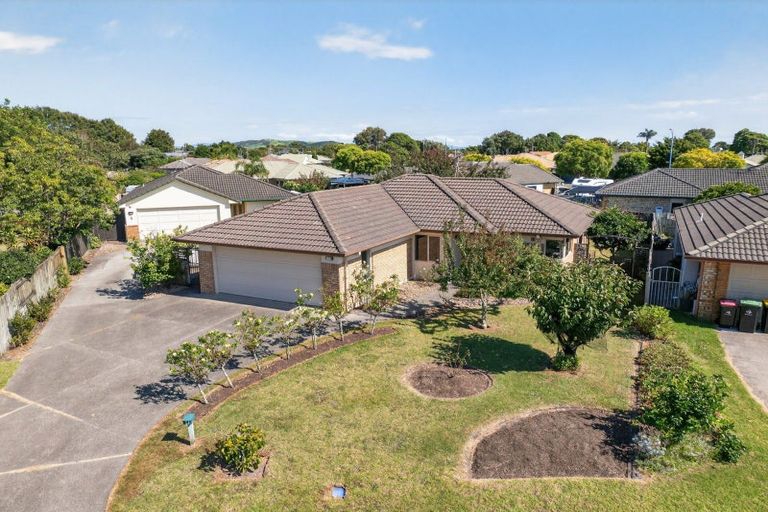 Photo of property in 4 Mcleod Place, Papamoa Beach, Papamoa, 3118