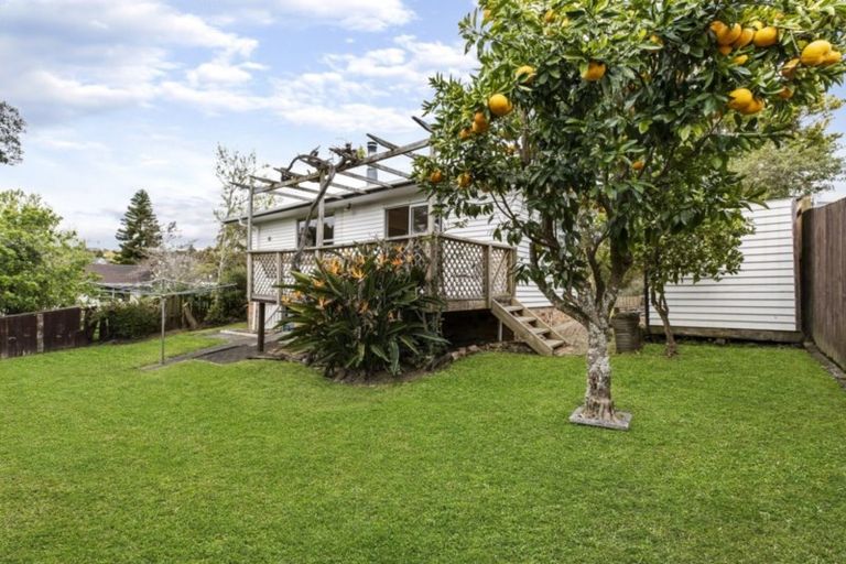 Photo of property in 56 Judkins Crescent, Cockle Bay, Auckland, 2014