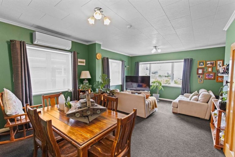 Photo of property in 19 Savage Crescent, West End, Palmerston North, 4412