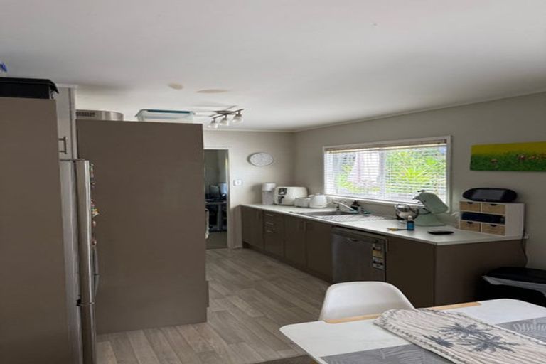 Photo of property in 12 Trengove Place, West Harbour, Auckland, 0618