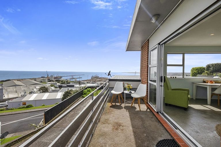 Photo of property in 2/31 Findlay Street, Moturoa, New Plymouth, 4310