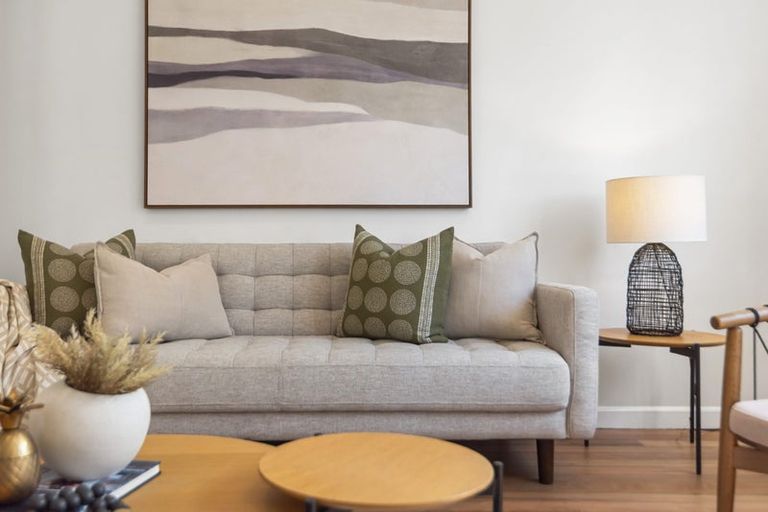 Photo of property in 2/180 Lake Road, Northcote, Auckland, 0627