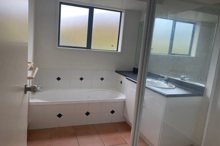 Photo of property in 103 Oraha Road, Kumeu, 0892