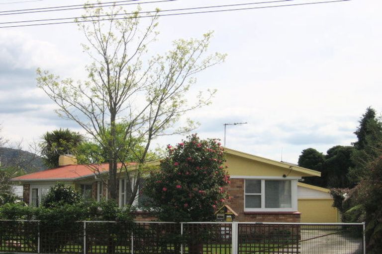 Photo of property in 20 Kawaha Point Road, Fairy Springs, Rotorua, 3015
