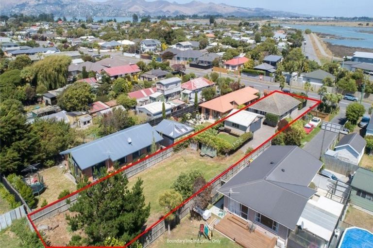 Photo of property in 11 Estuary Road, New Brighton, Christchurch, 8061