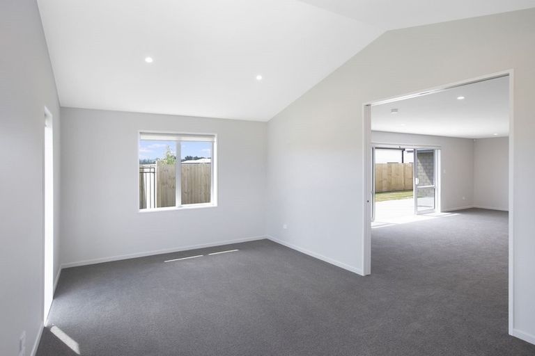 Photo of property in 13 Loch Tanna Way, Broomfield, Christchurch, 8042