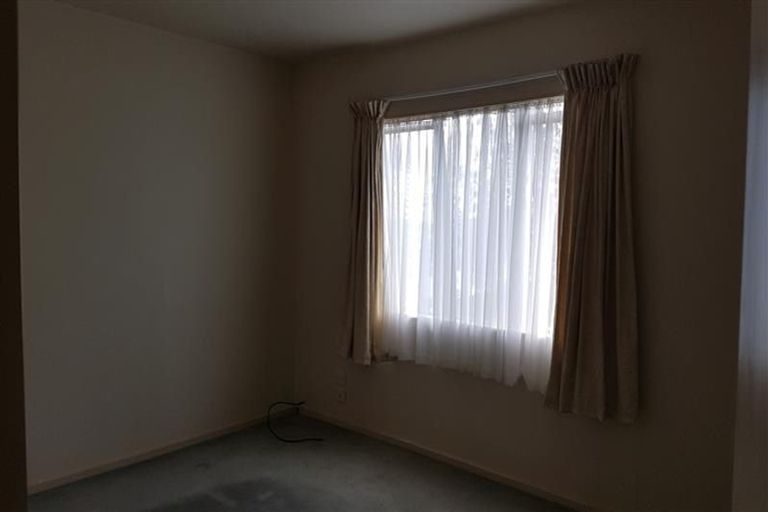 Photo of property in 8 Target Road, Totara Vale, Auckland, 0629