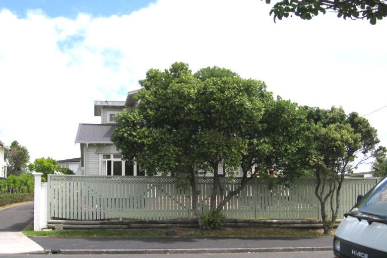 Photo of property in 7 Bridge View Road, Birkenhead, Auckland, 0626