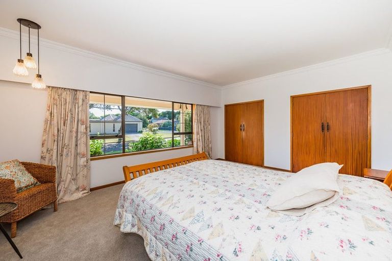 Photo of property in 73 Nimmo Avenue East, Waikanae, 5036