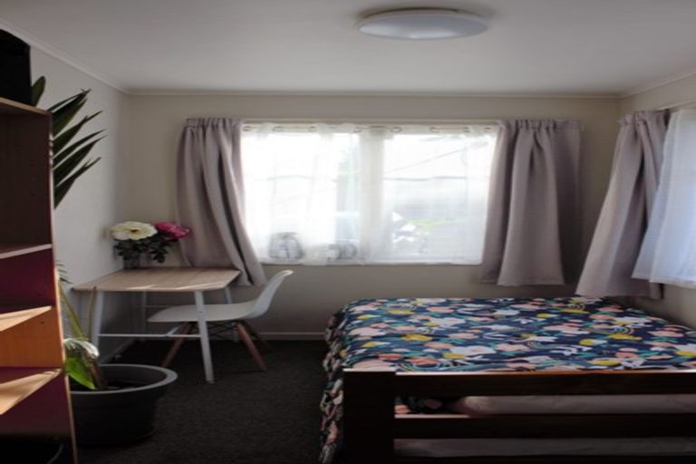 Photo of property in 90 Matipo Road, Te Atatu Peninsula, Auckland, 0610