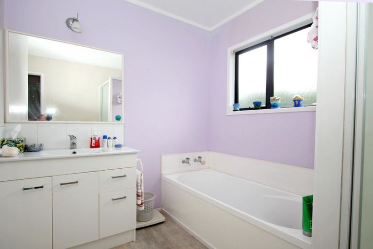 Photo of property in 130 Mayfair Avenue, Whangamata, 3620