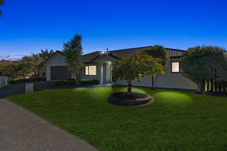 Photo of property in 7 Quadrant Heights, Paraparaumu, 5032