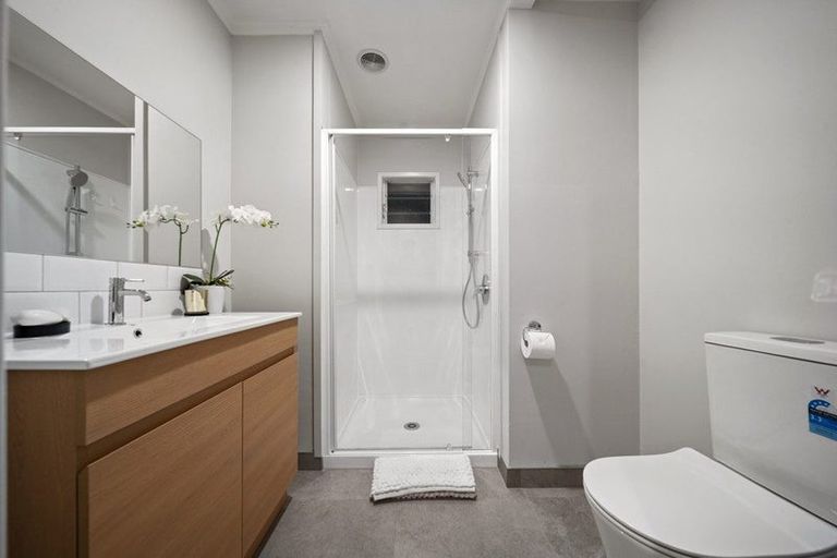 Photo of property in 6 Youngs Road, Papakura, 2110