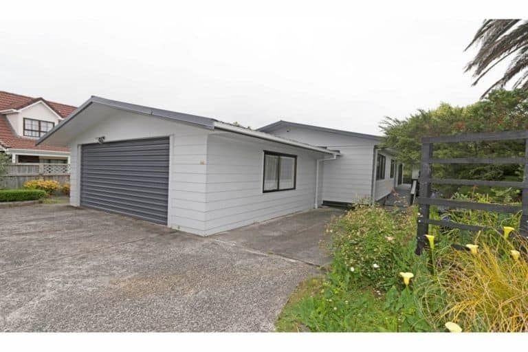 Photo of property in 2/36 Takapu Street, Henderson, Auckland, 0612