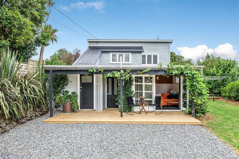 Photo of property in 18 Kamara Road, Glen Eden, Auckland, 0602