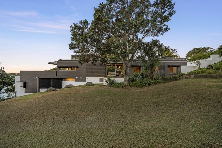 Photo of property in 94 Stanley Point Road, Stanley Point, Auckland, 0624